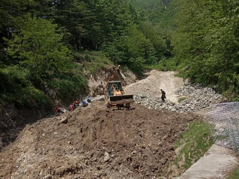 ცაგერში კეჭნარის სკვერის მოწყობის სამუშაოები მიმდინარეობს